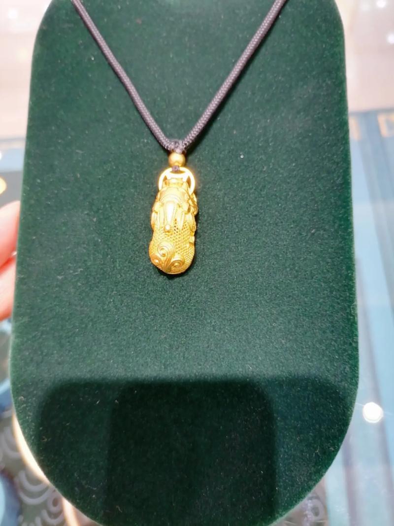 黄金貔貅项链什么生肖不能戴,黄金貔貅项链什么生肖不能戴呢