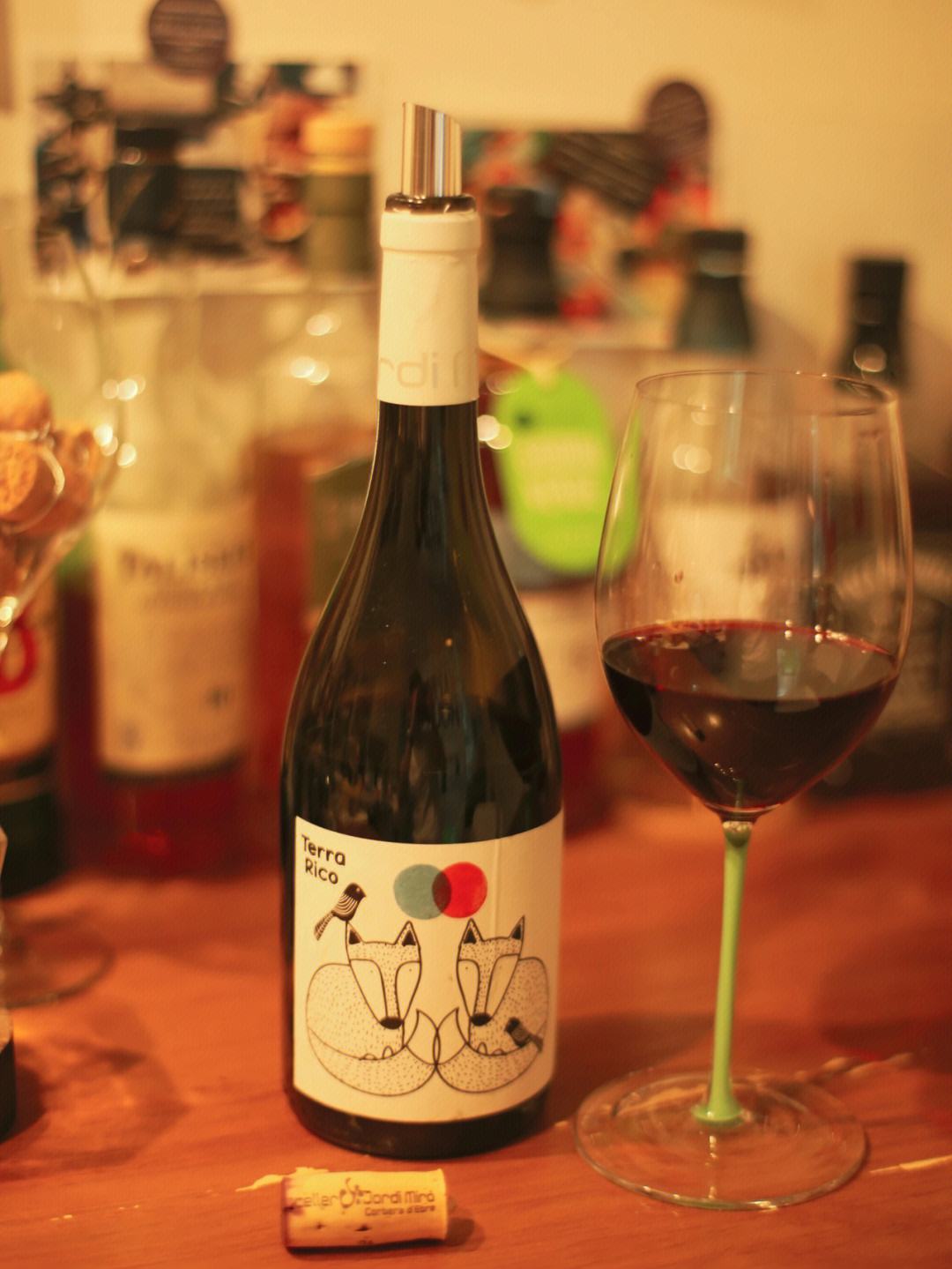小狐狸红红酒-狐狸图案的红酒