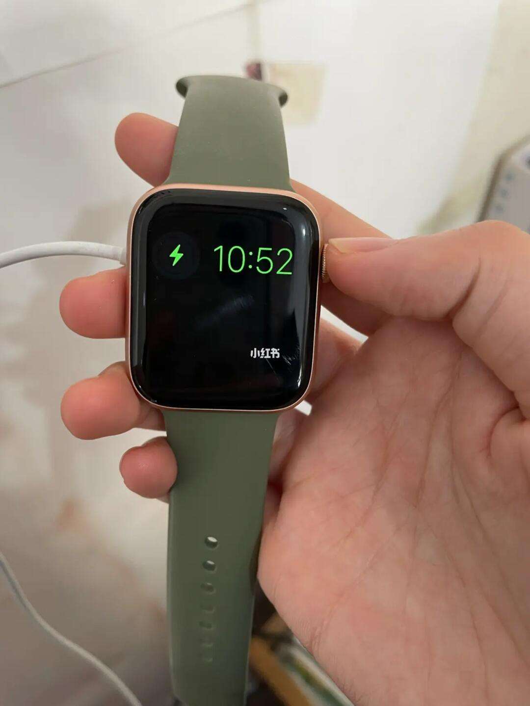 applewatch充不进去电、applewatch1充电不进电